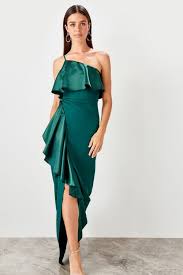 Trendyolmilla Tek Omuzlu Askili Zumrut Yesili Volan Detayli Uzun Abiye Elbise Elbisebul Elbise The Dress Elbiseler