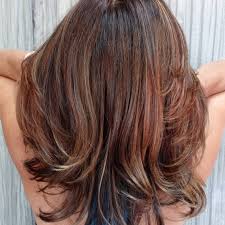 I capelli color cannella sono sempre attuali e belli da vedere. Tendenze Colore Capelli Autunno 2021 Cinnamon Spicy Cannella Speziata