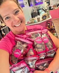 Amy Cake's Instagram, Twitter & Facebook