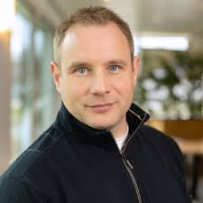 Aan al het goeds komt een eind, echter het einde is het begin van iets goed  is mij altijd geleerd!