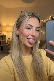 Esa lengüita tentadora Buenos días mi amor feliz domingo para ti