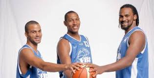 Avec logo , col polo.manches courtes. 23 Juillet 2000 Tony Parker Et Boris Diaw Au Sommet De L Europe Avec L Edf Juniors Basket Retro