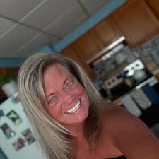 Who can make a football smash cake and sheet cake for a birthday party