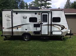 Coachmen clipper ultra lite travel trailer. 2015 Used Coachmen Clipper Ultra Lite 17bh Travel Trailer In Minnesota Mn
