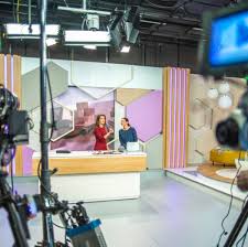 Femme mûre avec belles grandes les lèvres. Television Ou Sont Les Femmes Mures Femme Actuelle Le Mag