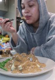 Make Delicious Ikea Meatballs and Mash at Home