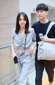 Hai con của trịnh sảng và trương hằng lần lượt chào đời vào tháng 12/2019 và tháng 1/2020, nhờ phương pháp mang thai hộ. Show Thá»±c Táº¿ PhÆ¡i Bay Chuyá»‡n Tinh Nat Bet Cá»§a Trá»‹nh Sáº£ng TrÆ°Æ¡ng Háº±ng Bá»‹ Bá» RÆ¡i Khoc Loc Lá»¥y Tinh