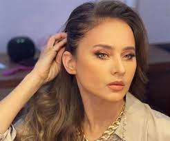 نيللي كريم وتساءل الكثيرون من محبي الجميلة نيللي كريم عن تفاصيل. Ù†ÙŠÙ„Ù„ÙŠ ÙƒØ±ÙŠÙ… Ø£Ø¹ÙŠØ´ Ù‚ØµØ© Ø­Ø¨ ÙˆØ³Ø£ØªØ²ÙˆØ¬ Ø¨Ø¹Ø¯ Ø´Ù‡Ø± ÙˆÙ‡Ø°Ù‡ ØªÙØ§ØµÙŠÙ„ Ø­ÙÙ„ Ø§Ù„Ø²ÙØ§Ù Ø®Ø¨Ø± ÙÙŠ Ø§Ù„ÙÙ†