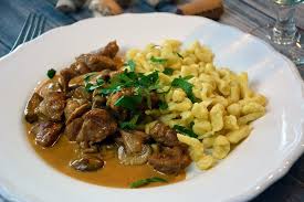 Zuricher Geschnetzeltes Vom Schwein Mit Spatzle Allekochen Com Rezept Geschnetzeltes Rezept Geschnetzeltes Fleisch Gerichte