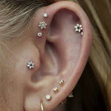 Kulak Deldirme Google Da Ara Piercing Kulak Piercingleri Piercing Fikirleri