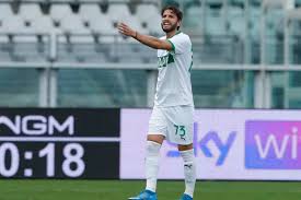 Profiling a whole range of midfielders this summer who could come in and replace xhaka, offering similar qualities but with general improvements across the board. Report Manuel Locatelli Has Rejected Offers From Arsenal Borussia Dortmund Black White Read All Over