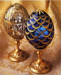Faberge Egg Gatchina Palace And Pine Cone Crystal Egg I Don T Know Why I Love These Things I Need To Start A Collection Faberge Eggs Fabrege Eggs Egg Art