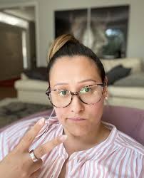 Here's why most AI prompts for real estate agents suck 👇🏼 Let's be  real—there are a ton of coaching programs out there handing out AI prompts  to agents like candy. But here's