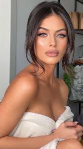 Meghan Beard (meggbeardd)