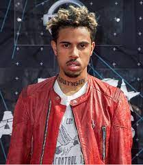 Pin By The Aggressor On Vic Mensa Vic Mensa Celebrities Male Beauty Routines
