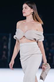 Laetitia casta is a french supermodel and actress with an estimated net worth of 12 million dollars in 2020. Jacquemus Fall 2020 Menswear Elegante