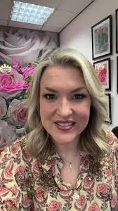 Kelly Strawbridge's Instagram, Twitter & Facebook