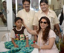 Juhi is currently living out of a suitcase, swinging between mumbai, kolkata and the uk where her teenaged children are put up in a. Kolkata Juhi Chawla Meets With Thalassemia Affected Children Social News Xyz