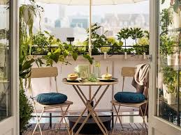 Decoración para balcones pequeños con cojines. Elegancia Sencilla Para Balcones Pequenos Ikea