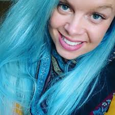 Lucy Power (@lucypowtw)