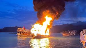 Jul 29, 2021 · antalya büyükşehir belediyesi, manavgat yangın bölgesinde yaraları sarmak için tüm birimleriyle çalışıyor. Fire On Tour Boat In Antalya Livik