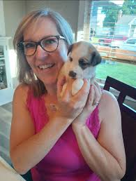 Can someone please zoom in and crop and change the background to something  simple Thank you 😊