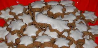 Les biscuits de noël sont des assortiments de petites pâtisseries, préparées traditionnellement durant les fêtes de fin d'année, dans les pays germaniques et nombreux pays et régions du monde. Zimtsterne Recette Allemande Des Etoiles De Noel A La Cannelle Ideoz Voyages