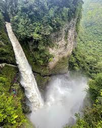 El pailón del diablo en baños de agua santa. Vyoxduyj3j7zsm
