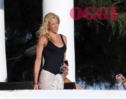 Known for his dynamic presence, megawatt smile, and a vocal tone that. Olivia Paladino La Fidanzata Di Giuseppe Conte Al Mare Foto