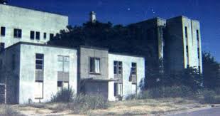 The Old Art Deco Mercy Hospital In Oklahoma City Was Said To Be Haunted By A Nurse And Several Patients Real Haunted Houses Scary Places Abandoned Hospital