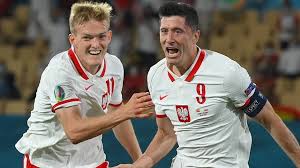 Fotbolls em grupp e stor genomgang av sverige polen spanien och slovakien : Fussball Em Lewandowski Und Polen Mit 1 1 Gegen Spanien