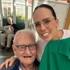 Melissa Rowlands (@__MelissaJane__)