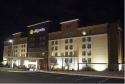 A cable tv is provided in each room at la quinta inn and suites paris. La Quinta Inn Suites Hotel Opens In Atlanta