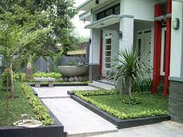 Menginspeksi proyek lanskap yang sedang dia garap, untuk memastikan bahwa spesifikasinya sesuai, mengevalusi. 20 Desain Taman Rumah Modern Yang Indah Minimalist Garden Diy Backyard Patio Small Garden Design