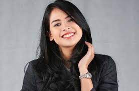 Maudy ayunda's first film role was in untuk rena (2005) alongside surya saputra. Maudy Ayunda Aku Mau Klarifikasi Aku Single Fajar