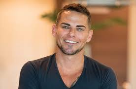 Aaron Currie's Instagram, Twitter & Facebook