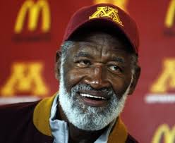 Football star Bobby Bell to get Minnesota degree at age 74