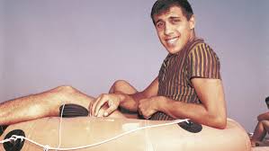 He is often credited as the author of both the music and lyrics of his songs. Unterhaltung Adriano Celentano Wird 80
