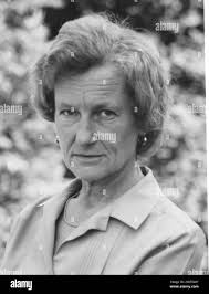 SUSAN ROLLS , WIFE OF TRAIN DRIVER JOHN ROLLS WHO WAS KILLED IN THE CLAPHAM  TRAIN DISASTER, 1989 PIC MIKE WALKER 1989 Stock Photo