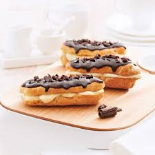 Eclairs Au Chocolat Au Parfum De Bailey S Desserts Dessert Buffet Dessert Leger