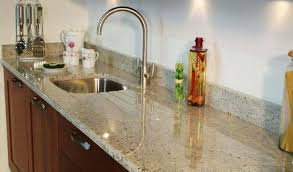 kashmir white ist ein fein bis mittelkorniges weiss bis beigegraues granit das fur den innen wie auch aussenbere granit arbeitsplatte arbeitsplatte granit