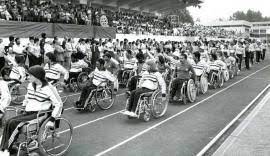 Depuis 1960, les jeux olympiques sont toujours suivis par les jeux paralympiques avec les athlètes handisports. L Athletisme Handisport Pole Espoirs Athletisme Handisport