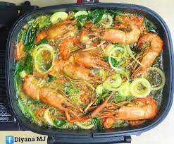 Bahan makanan yang berasal dari laut ini memang sudah menjadi favorit banyak orang indonesia. Resepi Ibu Udang Galah Sado Goreng Kunyit Sedap Dan Facebook