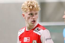 Erling braut håland (leeds, 21 luglio 2000) è un calciatore norvegese, attaccante del borussia dortmund e della nazionale norvegese. Dortmund Star Erling Haaland S 17 Year Old Cousin Tearing It Up In Norway With Staggering 64 Goals In 37 Matches