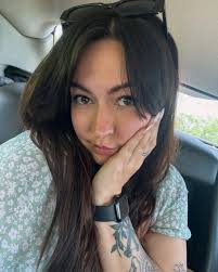 Sabrina Bean's Instagram, Twitter & Facebook