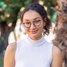 Jeanne Finn's Instagram, Twitter & Facebook