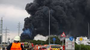 Gasoline explosions, simulating bomb drops at an airshow. Zweites Todesopfer Nach Explosion In Chemiepark Gefunden