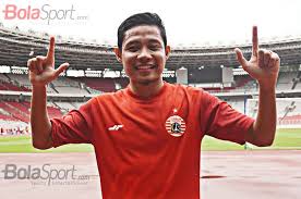 Menempati kamar yang sama membuat evan semakin dekat dengan riko. Evan Dimas Nilai Masih Banyak Kesalahan Dari Permainan Persija Jakarta Bolasport Com
