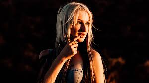 OnlyFans star reveals the secret to earning $30,000 a month... and the sex  stunts she would NEVER do | Daily Mail Online