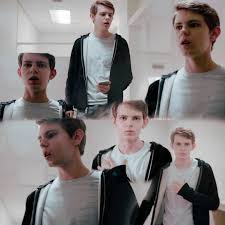 Pin By Evelyn On Peter Pan Ouat Robbie Kay Peter Pan Heroes Reborn Robbie Kay